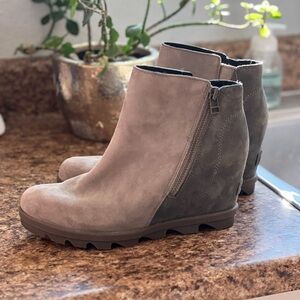 Sorel Joan of Arctic Olive Green Wedge Booties